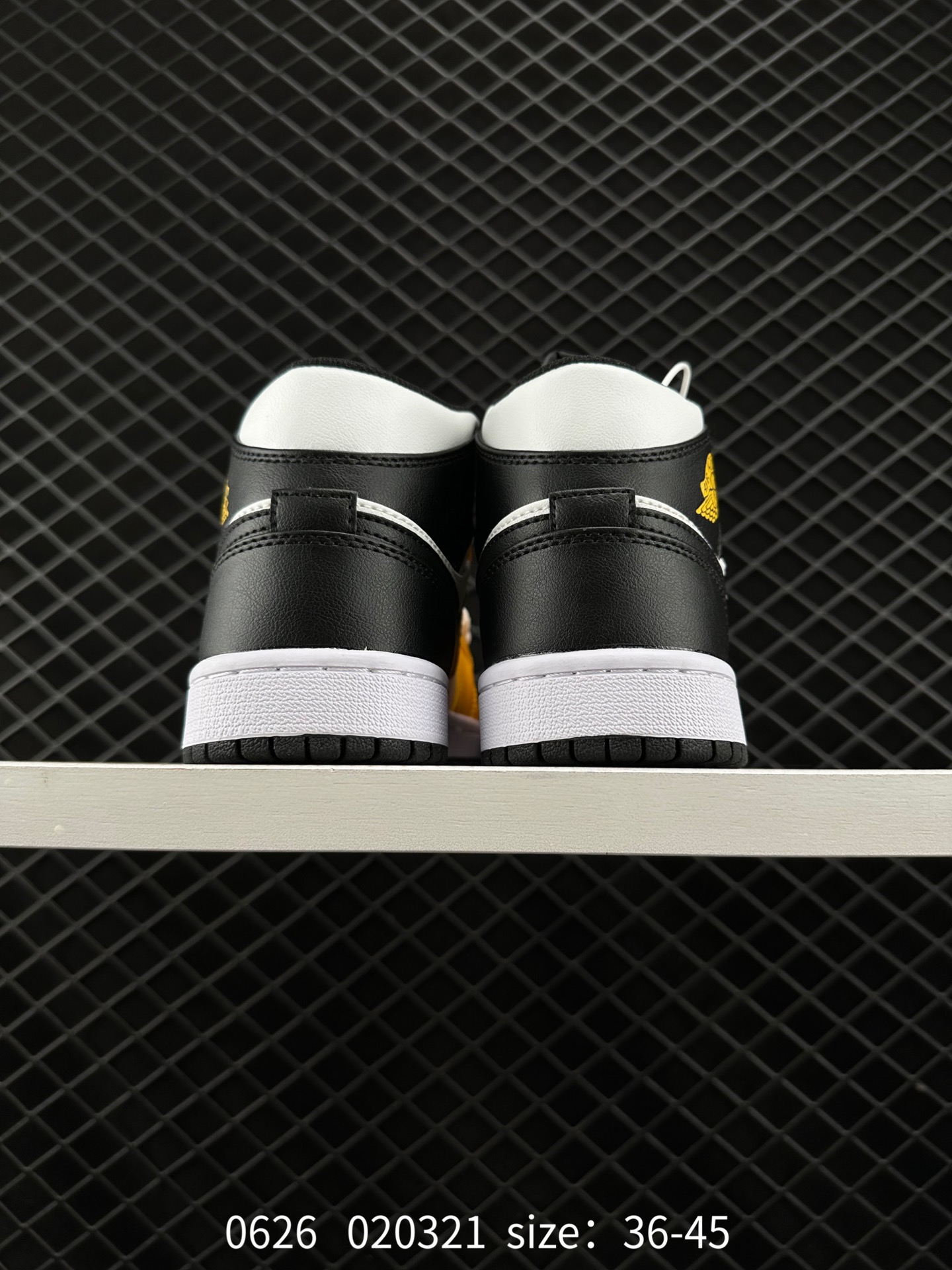 （NIKE）AIR JORDAN 1 MID